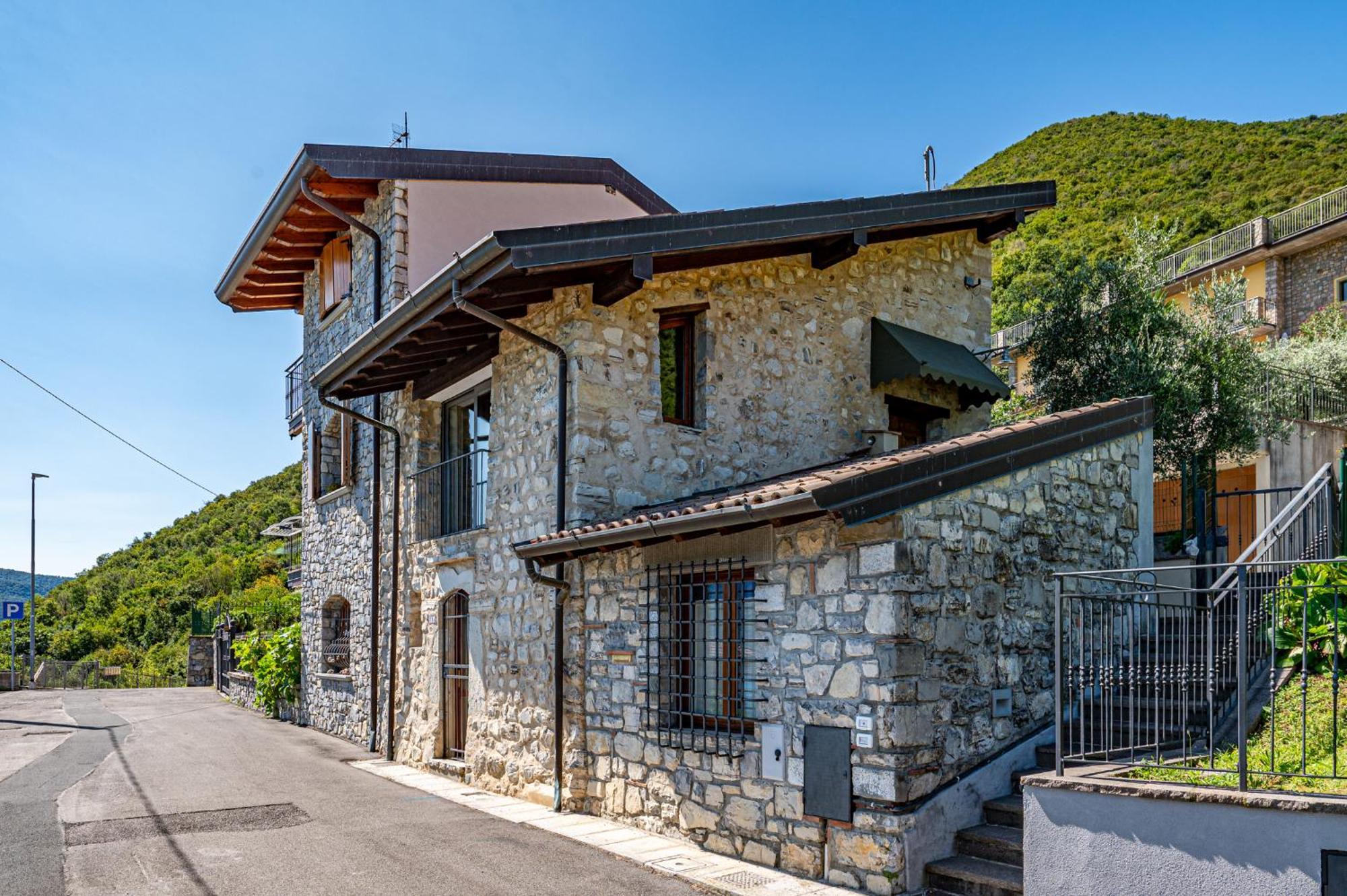 Lago Di Iseo - Lake View House Tavernola Bergamasca Buitenkant foto