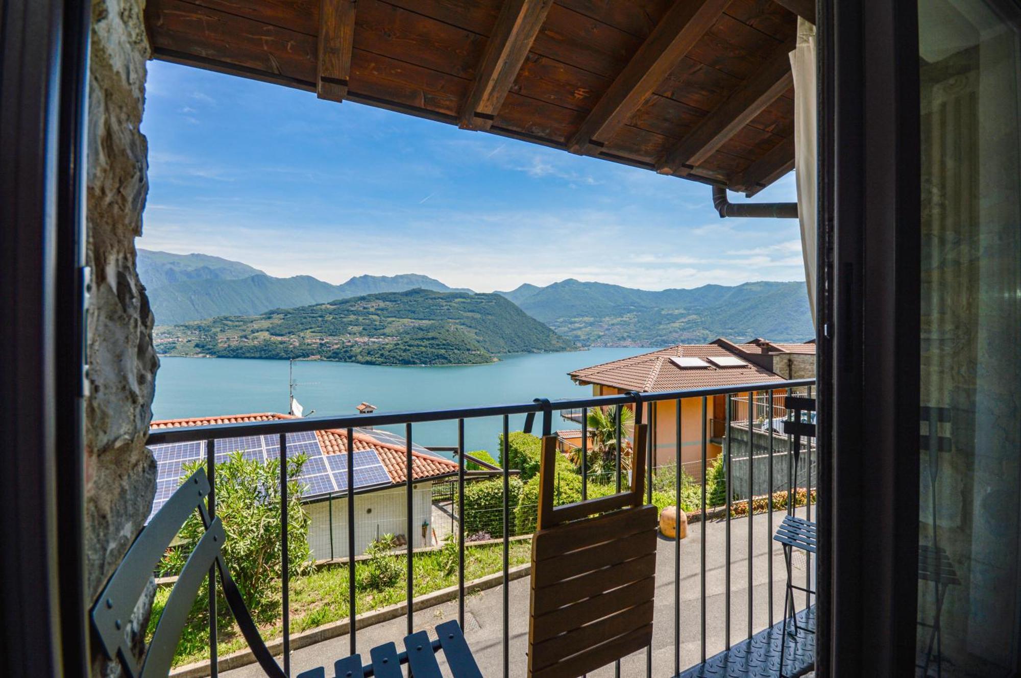 Lago Di Iseo - Lake View House Tavernola Bergamasca Buitenkant foto